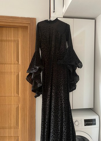 Uzun Siyah Gotik Desenli Elbise