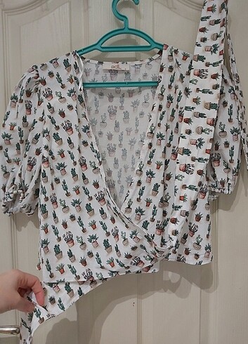 m Beden Kruvaze crop bluz