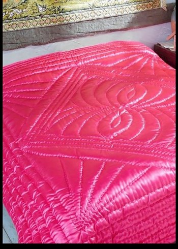 Nakışlı Pembe Renkli Yorgan
