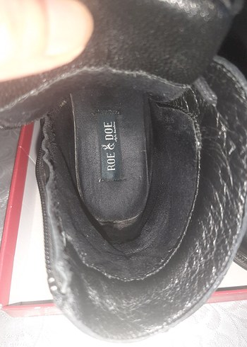 Zincir Detaylı Siyah Deri Gotik Kadın Bot - Görsel 4