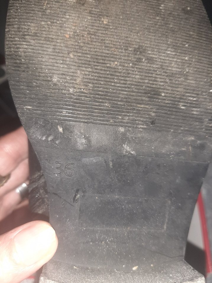 Zincir Detaylı Siyah Deri Gotik Kadın Bot - Görsel 5