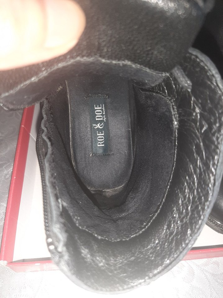 Zincir Detaylı Siyah Deri Gotik Kadın Bot - Görsel 4