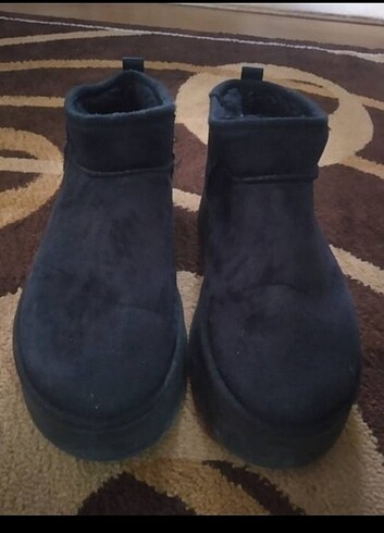 UGG BOT