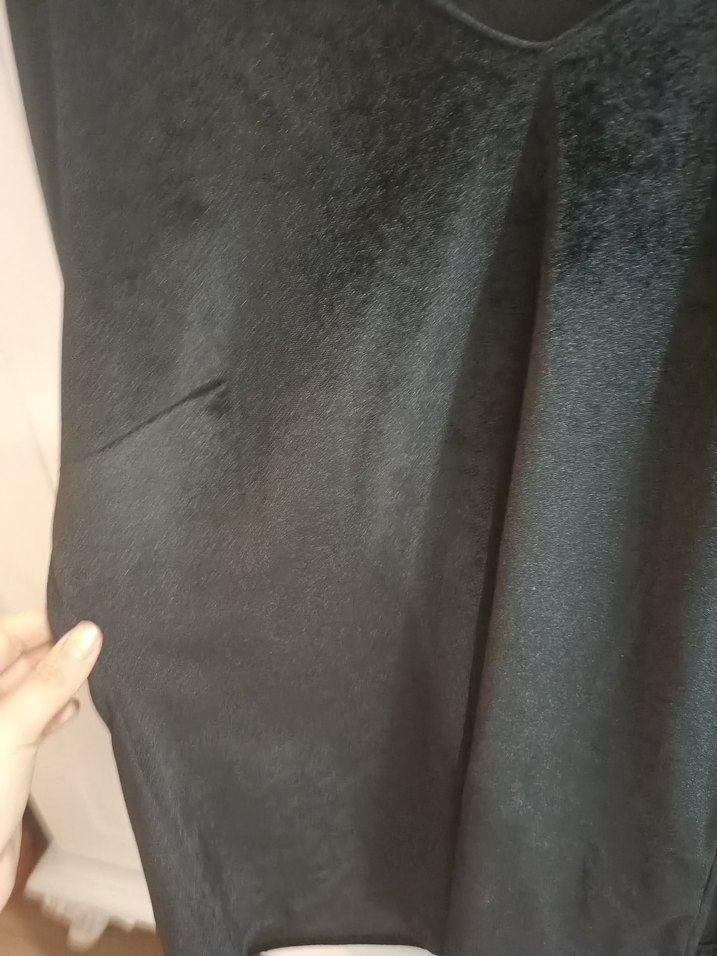 Siyah V Yakalı Uzun Kollu Kadife Bluz - Görsel 3