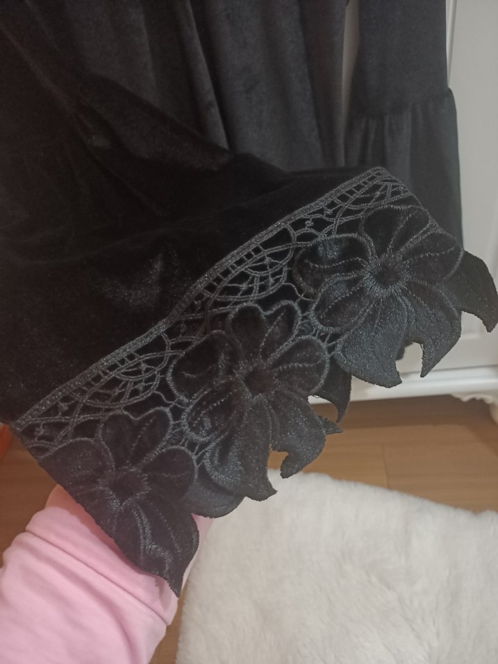 Siyah V Yakalı Uzun Kollu Kadife Bluz - Görsel 4