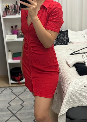 Pull and Bear Kırmızı V Yakalı Düğmeli Midi Elbise