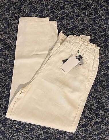 Bershka etiketli pantolon