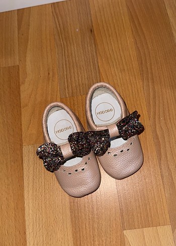 Kız Bebek Parlak Fiyonk Detaylı İlk Adım Ayakkabısı - Görsel 2