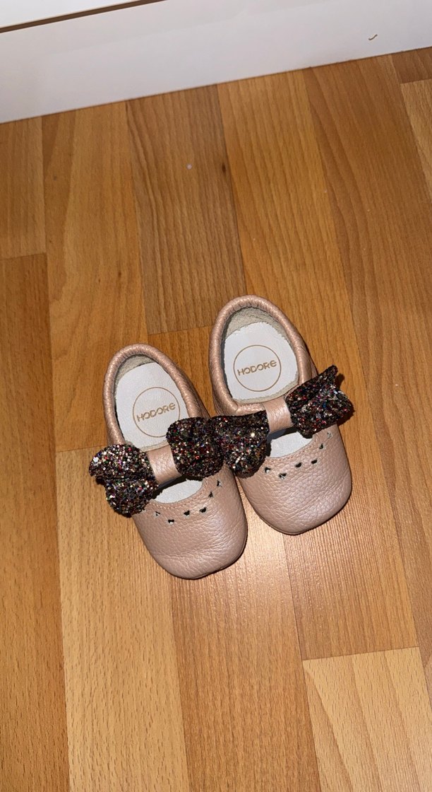 Kız Bebek Parlak Fiyonk Detaylı İlk Adım Ayakkabısı - Görsel 2