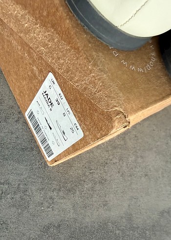 Prev - Jade Beyaz Tokalı Blok Topuklu Kadın Babet - Görsel 2