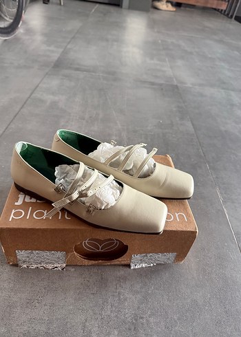 Prev - Jade Beyaz Tokalı Blok Topuklu Kadın Babet - Görsel 3