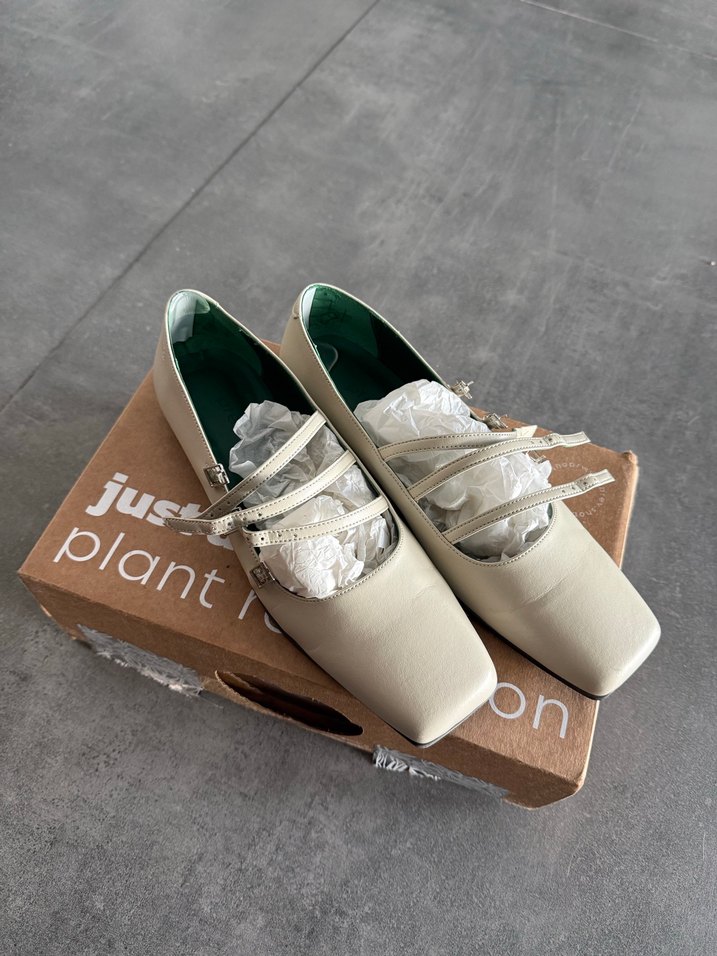 Prev - Jade Beyaz Tokalı Blok Topuklu Kadın Babet - Görsel 4