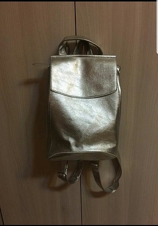 metalik gümüş sırt çantası