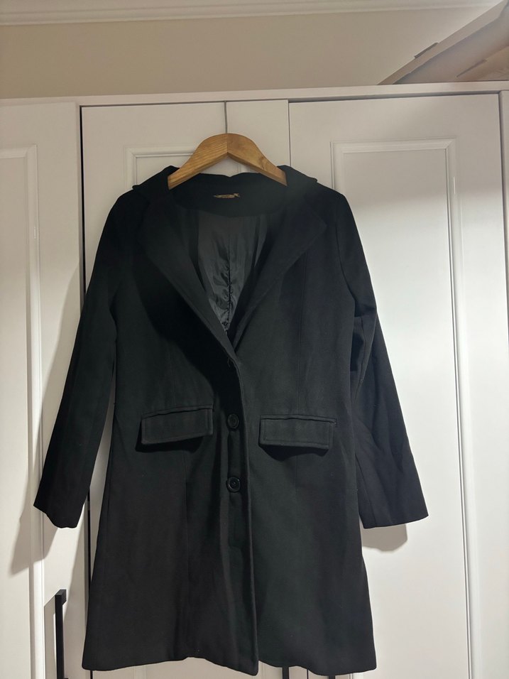 Siyah Düğmeli Kaban - Görsel 2