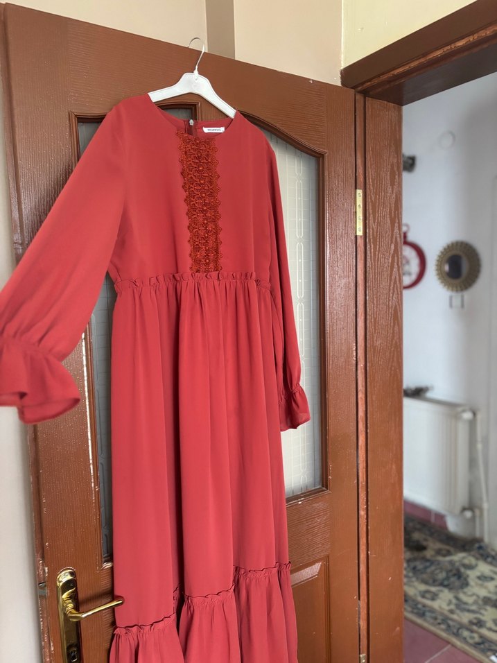 Kırmızı Nakışlı Uzun Bohem Elbise - Görsel 4