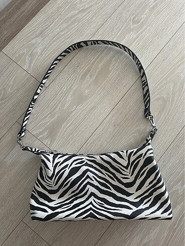 BERSHKA zebra desenli çanta