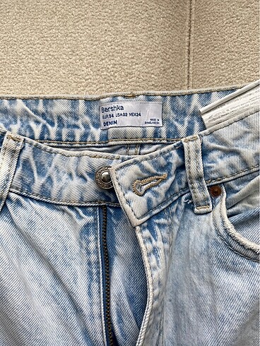 34 Beden mavi Renk BERSHKA jean