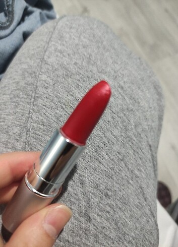 Beden kırmızı Renk Isabella Dupont ruj