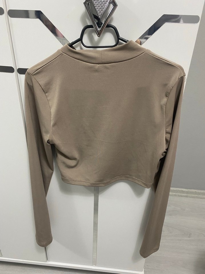 Bej Yüksek Yakalı Uzun Kollu Bluz - Görsel 3