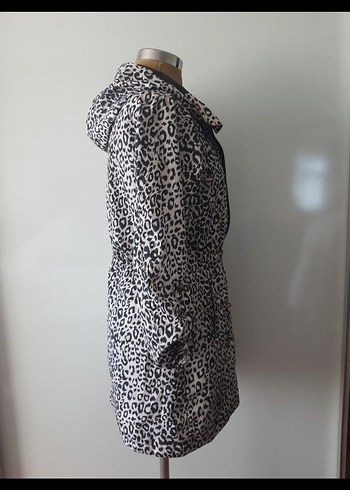 Lcw Düğmeli Leopar Desenli Kadın Yağmurluk - Görsel 3