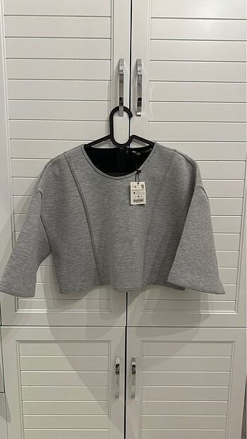 Zara sweatshirt
