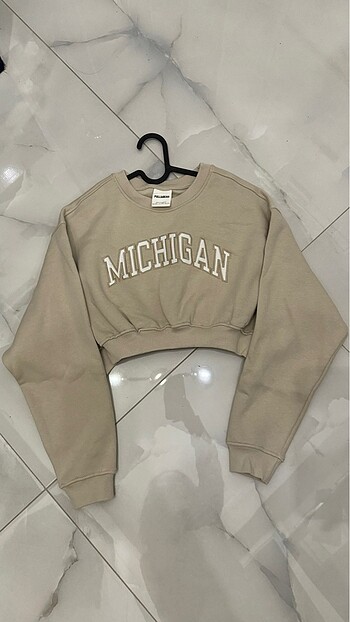 Pull and bear crop sweatshirt