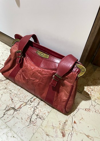 Bordo Parlak Deri Tokalı Kadın Çanta