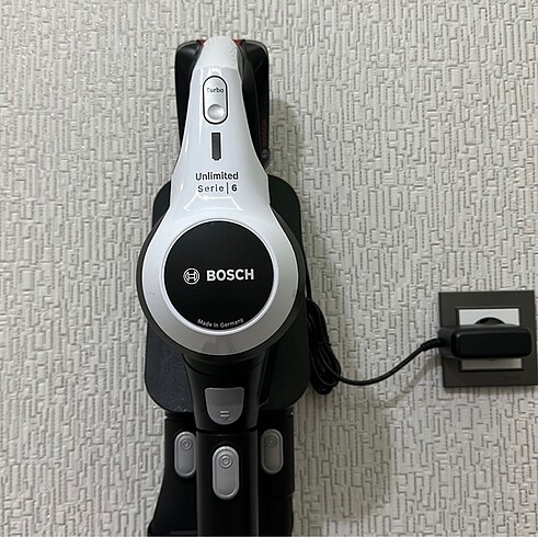 Bosch Seri 6 Şarjlı Dikey Süpürge