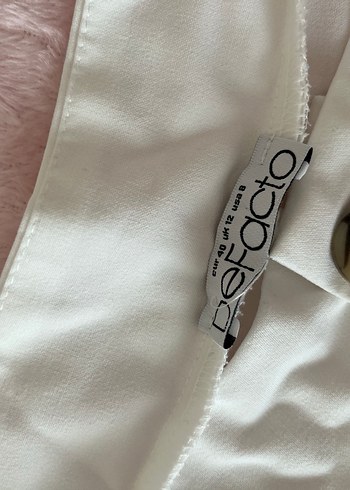 Düğmeli Beyaz Yüksek Bel Midi Şort - Görsel 2