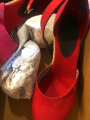 39 Beden kırmızı Renk Tommy hillfiger orjinal topuklu espadril ayakkabı