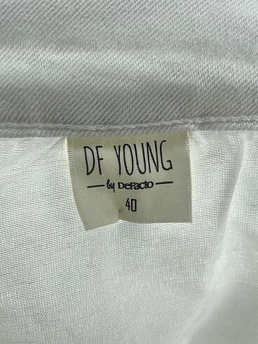 m Beden beyaz Renk PreLoved Mini Şort %70 İndirimli.