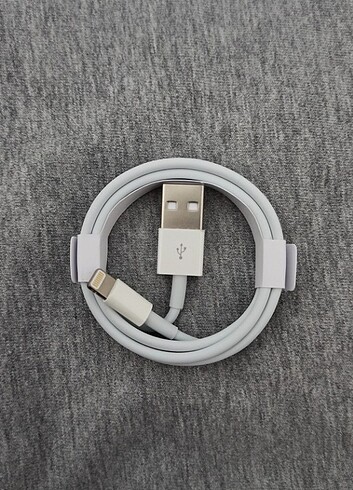 Orijinal iPhone şarj kablosu 