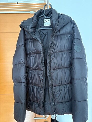 Zara Mont