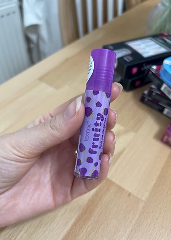 Meyveli Mor Dudak Parlatıcısı - Görsel 5