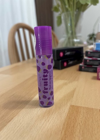 Meyveli Mor Dudak Parlatıcısı - Görsel 2