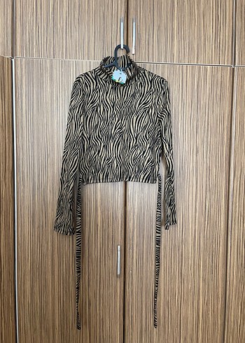 l Beden Zebra Desenli Kemerli bluz