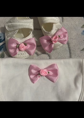 Fiyonklu Beyaz Bebek Kız patik ve önlük - Görsel 2