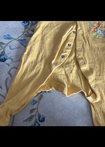 Sarı Düğmeli Bebek Tulum - Görsel 3