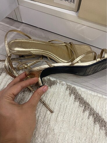 37 Beden Gold mini topuk pull& bear sandalet