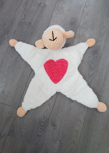 Kalp Detaylı Beyaz Peluş Oyuncak Kuzu