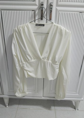 Beyaz V Yaka Drapeli Keten Bluz - Görsel 2