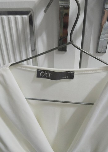 Beyaz V Yaka Drapeli Keten Bluz - Görsel 3