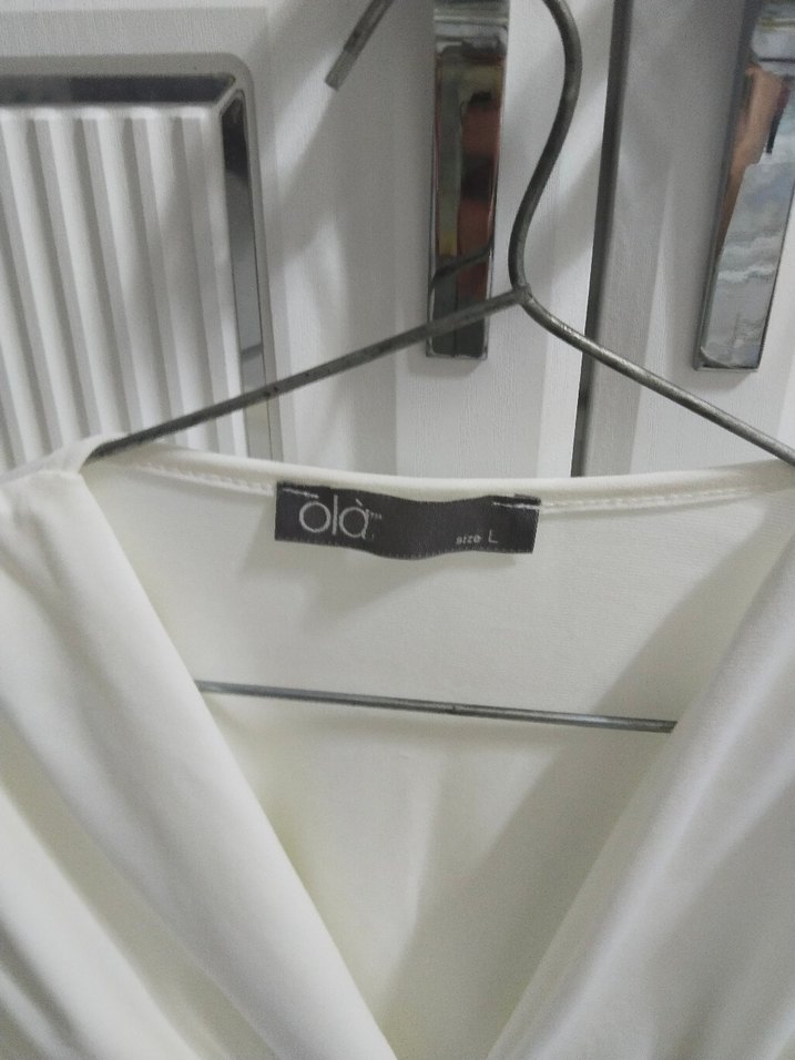 Beyaz V Yaka Drapeli Keten Bluz - Görsel 3