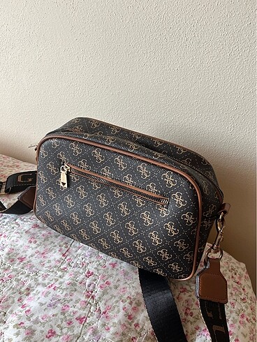 Guess Guess askılı çanta