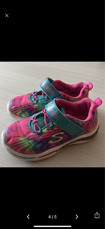 Skechers
