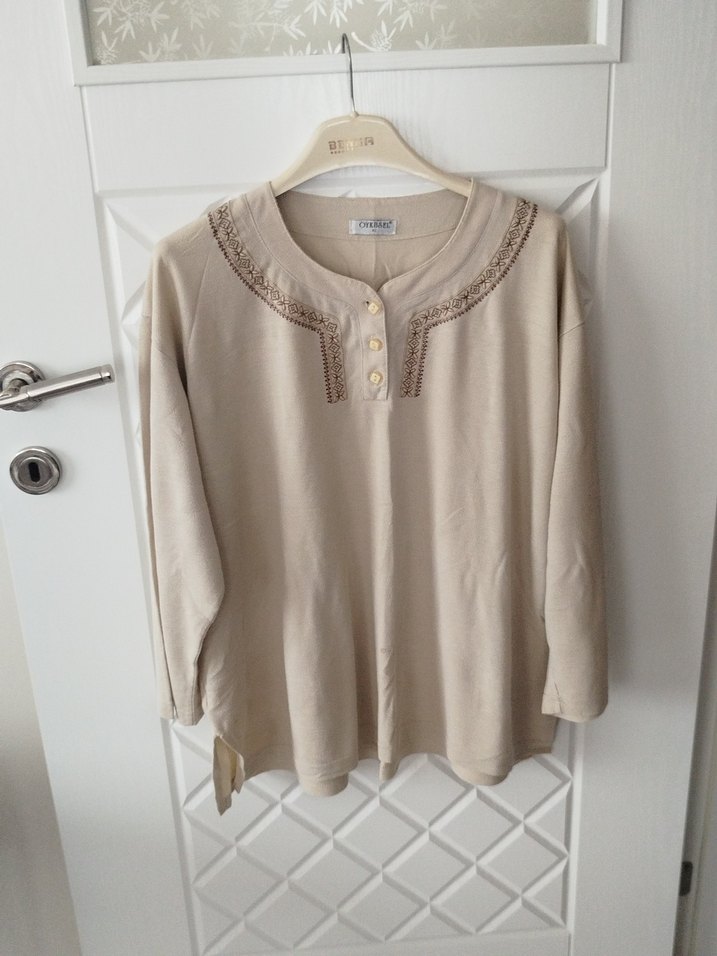 Bej Nakışlı Düğmeli Kadın Bluz - Görsel 4