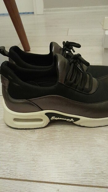 Supreme Supeme marka sneaker