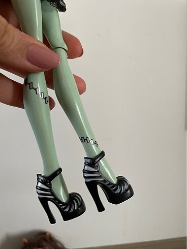  Beden Monster High Frankie Stein.