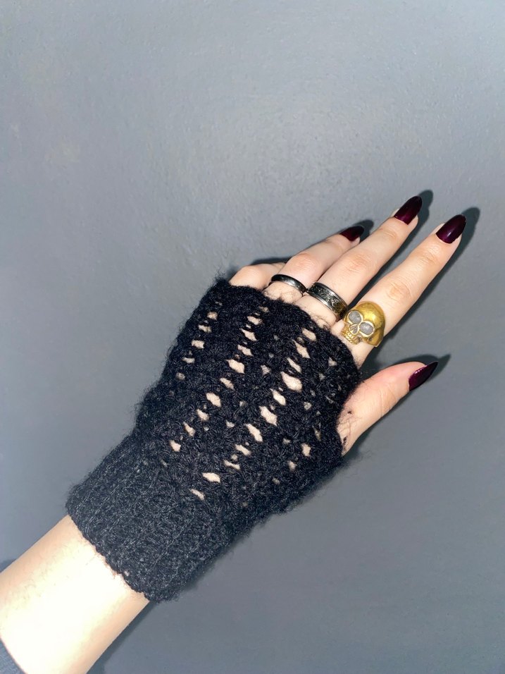 Siyah Örgü Gotik Kadın Eldiveni - Görsel 2