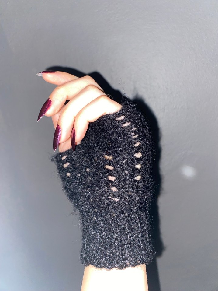 Siyah Örgü Gotik Kadın Eldiveni - Görsel 4